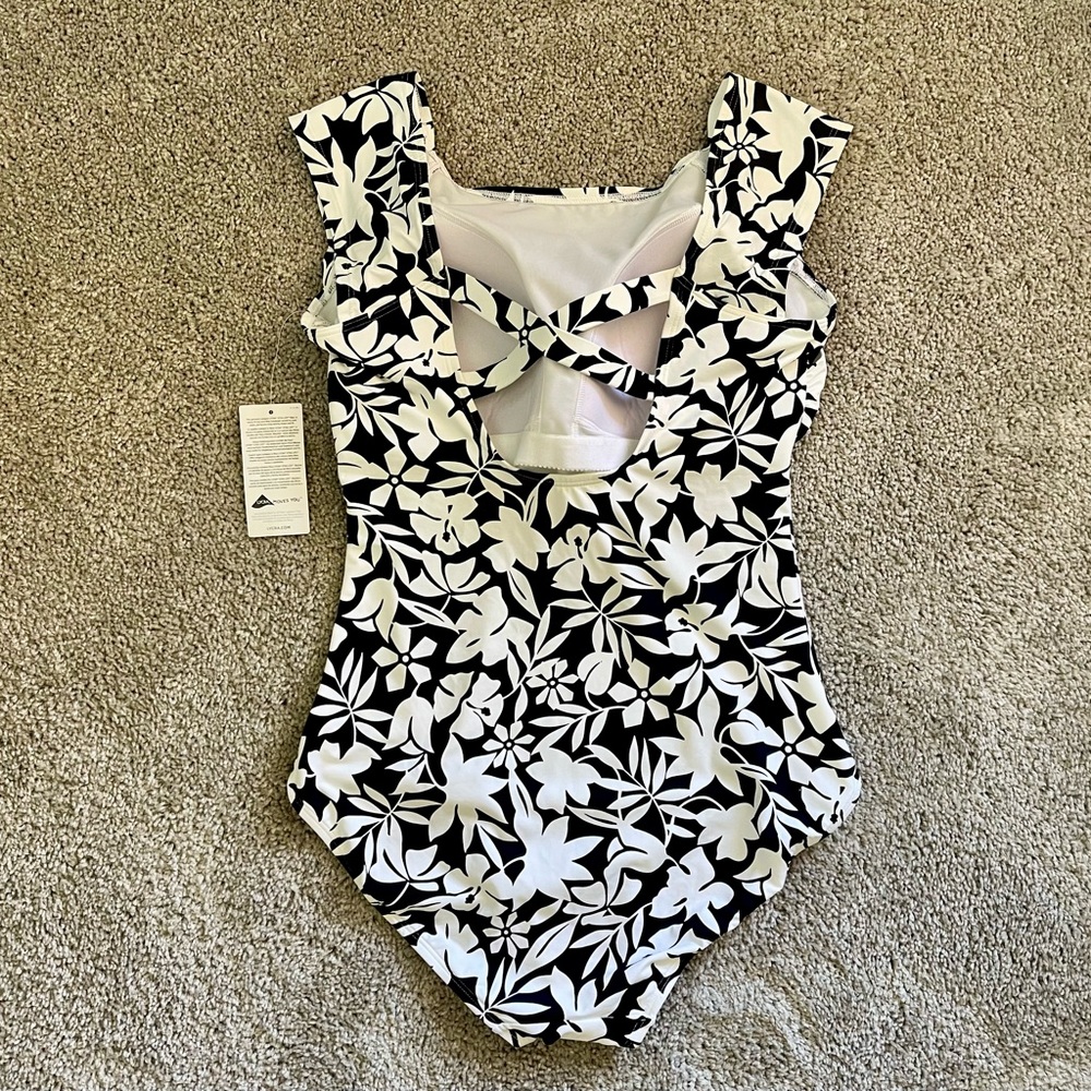 NWT Land’s End Swimsuit - Picture 2 of 7